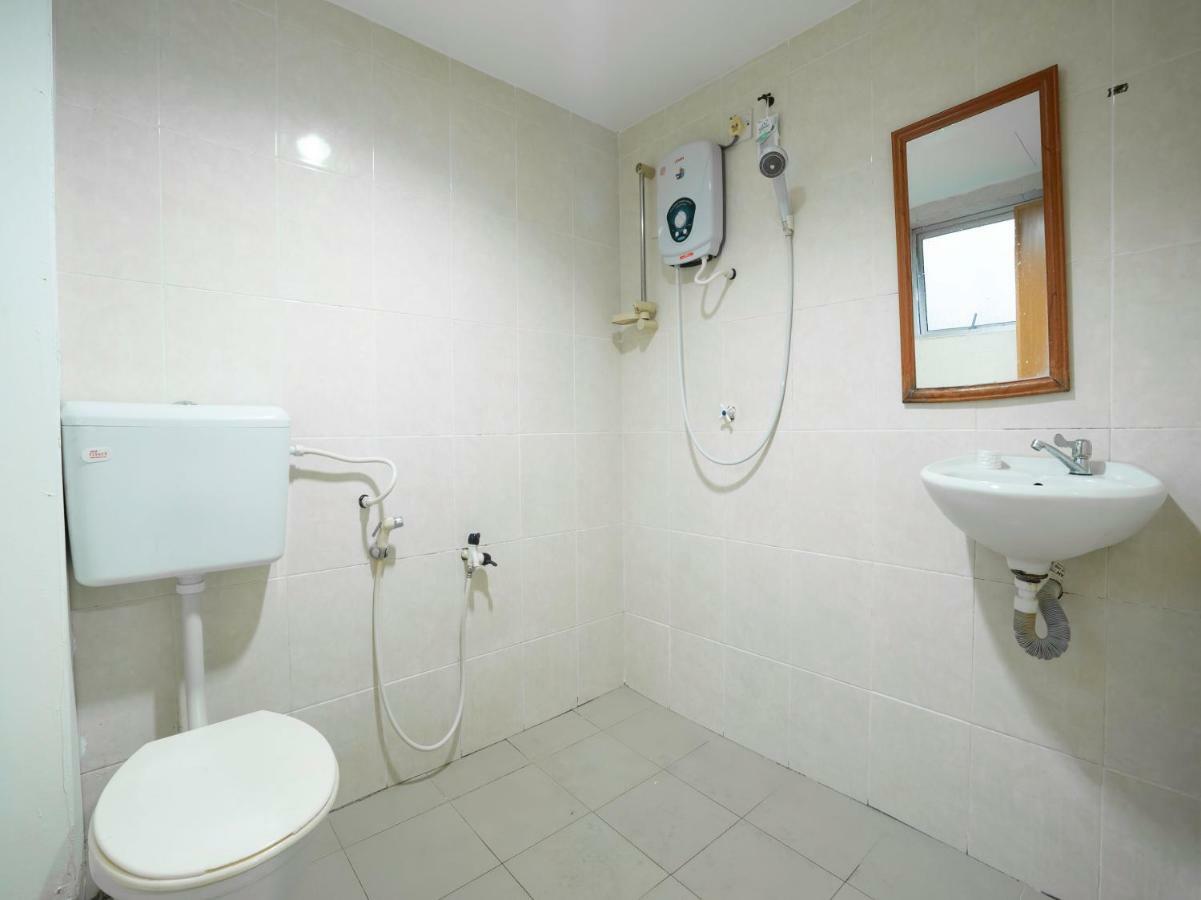 Oyo 988 Malawati Ria Hotel Kuala Selangor Exterior photo