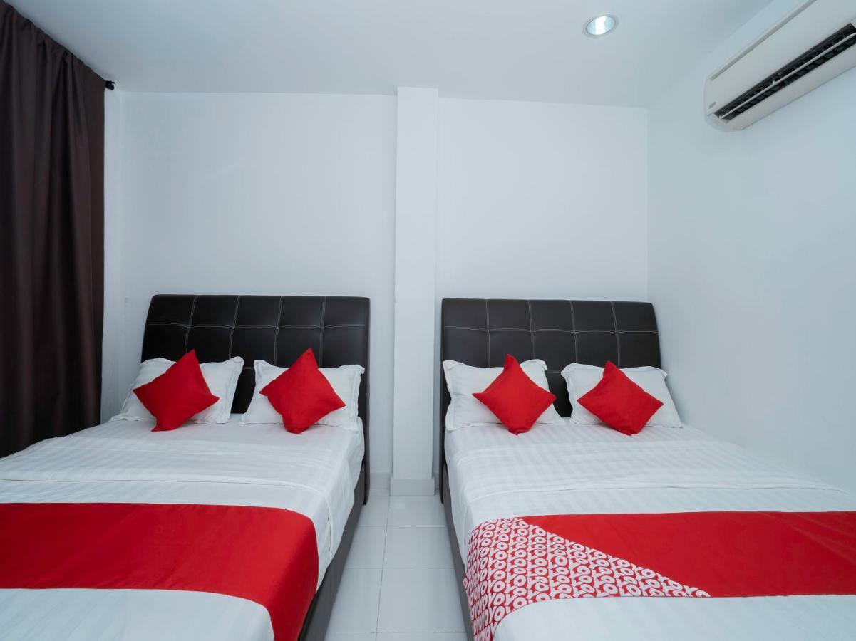 Oyo 988 Malawati Ria Hotel Kuala Selangor Exterior photo