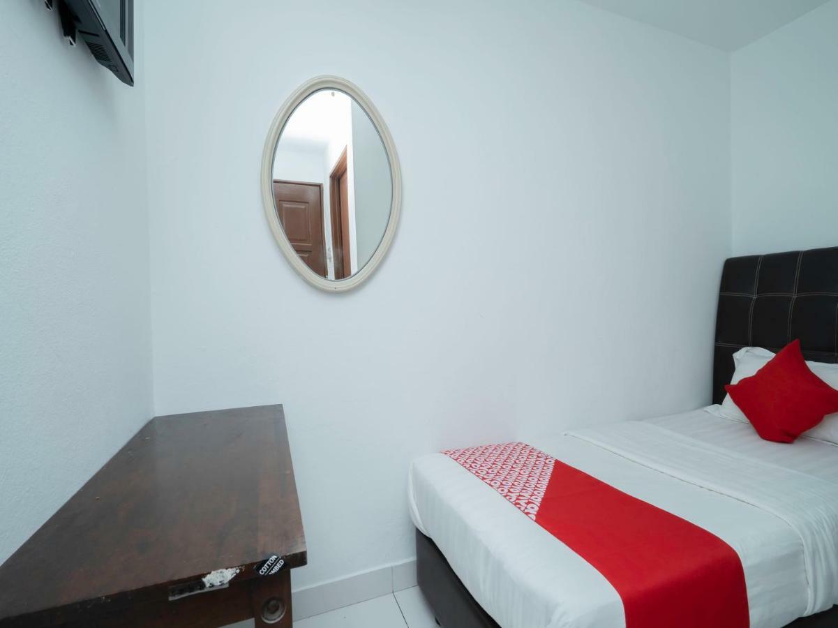 Oyo 988 Malawati Ria Hotel Kuala Selangor Exterior photo