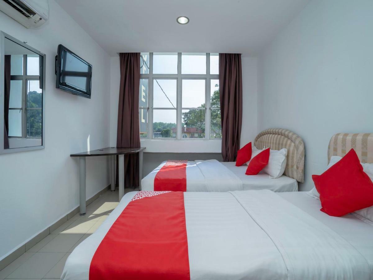 Oyo 988 Malawati Ria Hotel Kuala Selangor Exterior photo